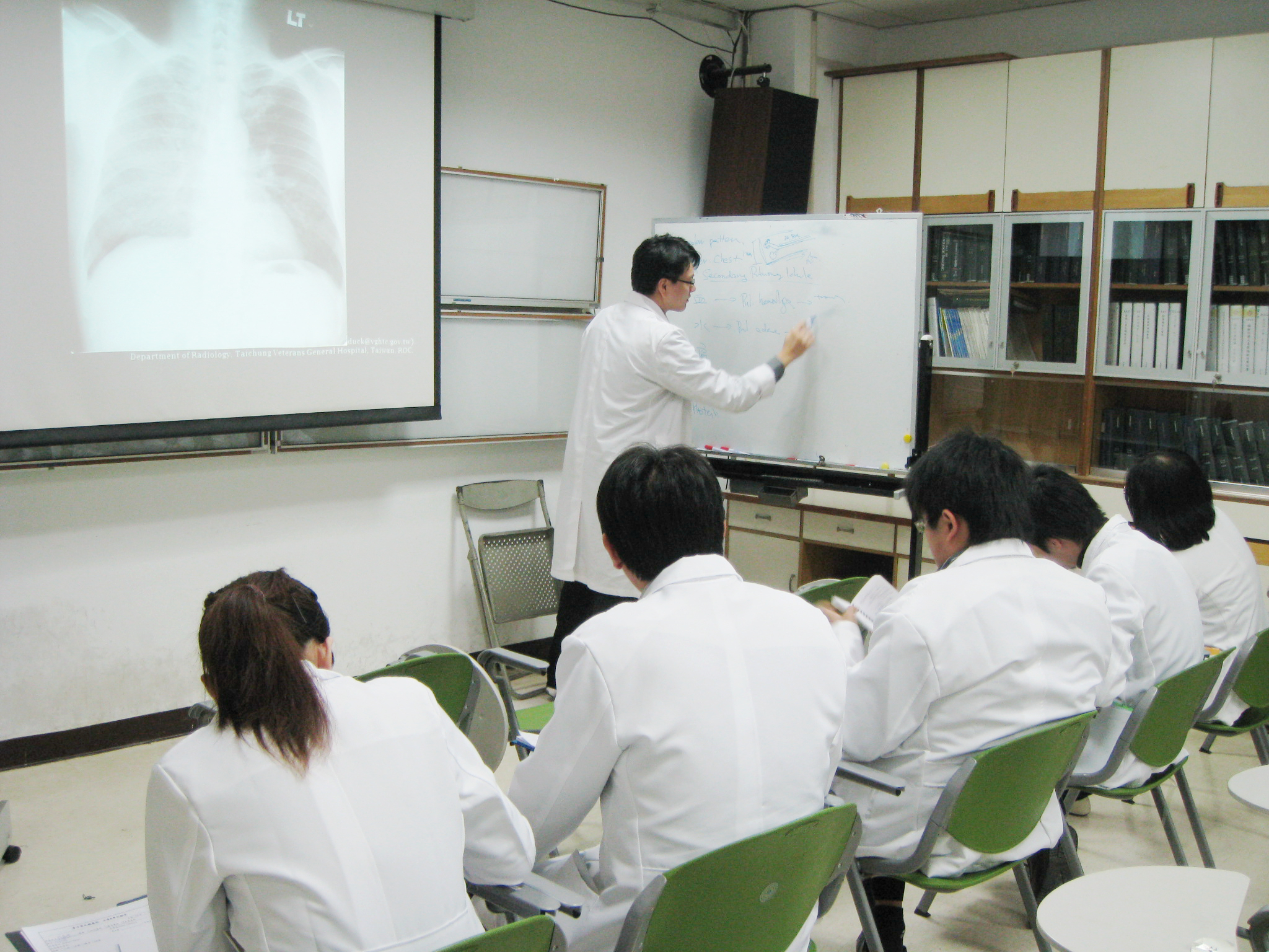 從放射科醫師到新思惟國際：我的人生體悟